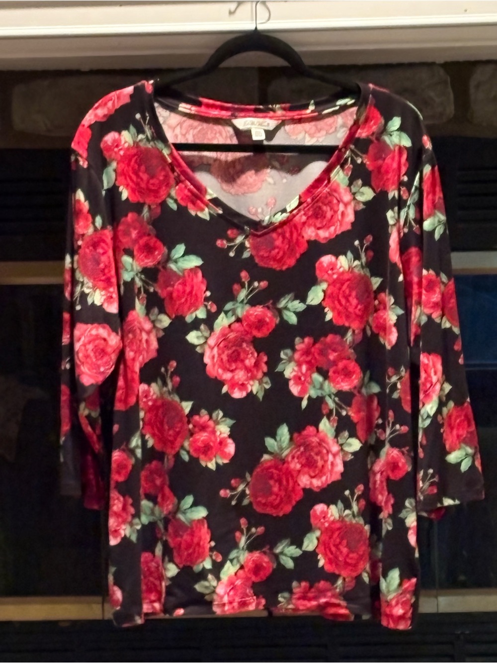 The Pioneer Woman Black V-Neck Long Sleeve Top with Red Rose Print